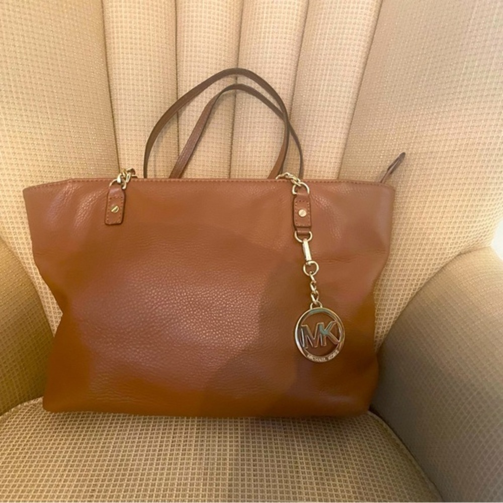 MICHAEL KORS Jet Set Handbag Purse Shoulder Bag Pebbled Leather Gold Chain